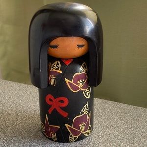 Vintage Japanese Kokeshi Doll – Black Kimono with Floral Design